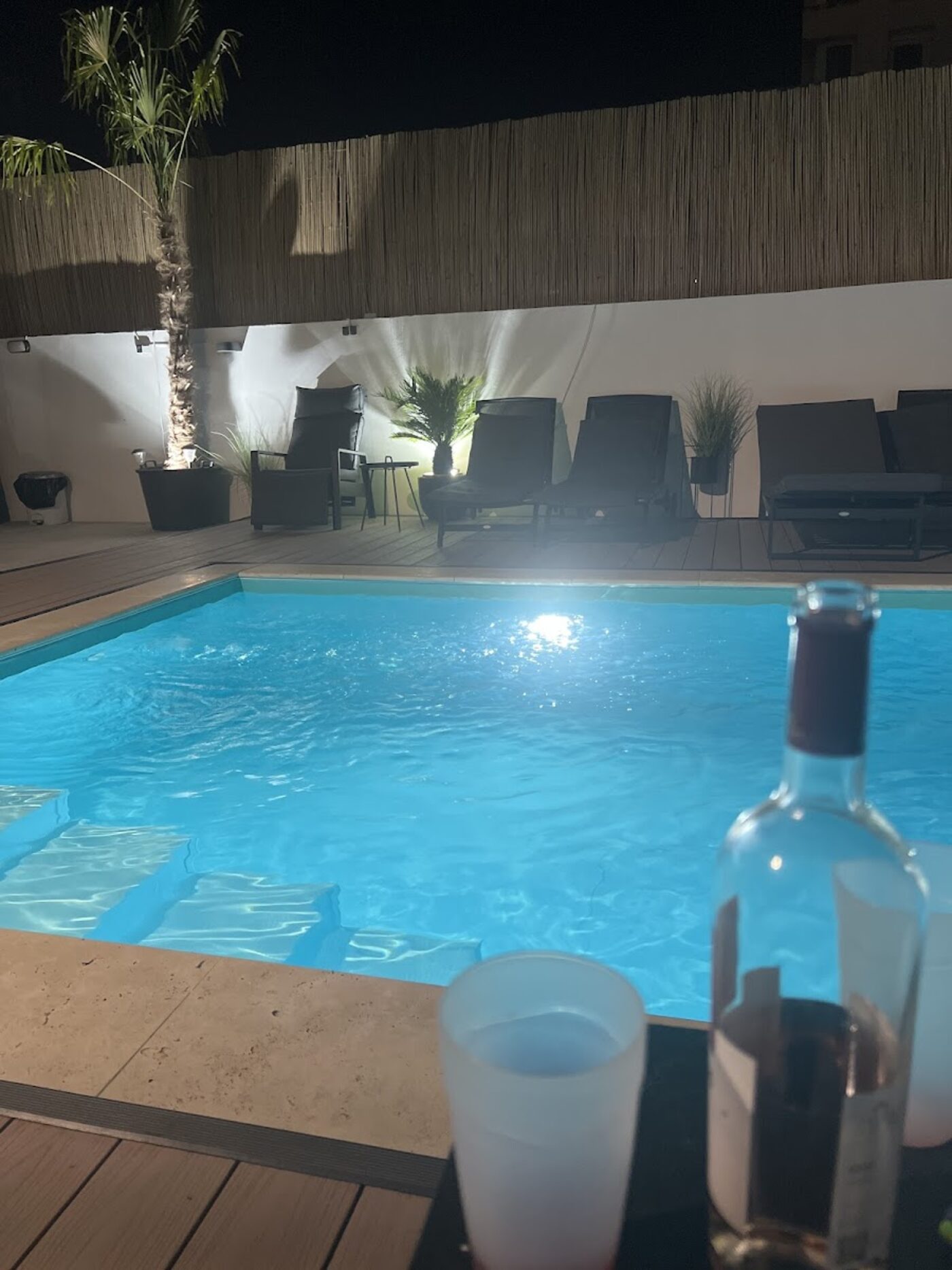 Seară la piscină